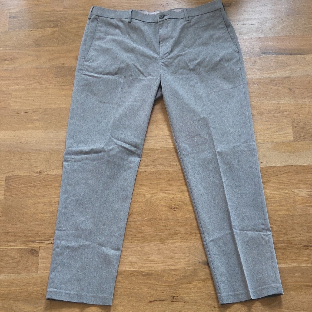 Haggar Men's Light Gray Chinos